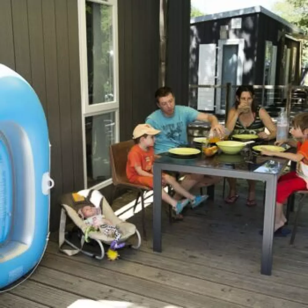 Camping Paradis les 2 er ude af stand.