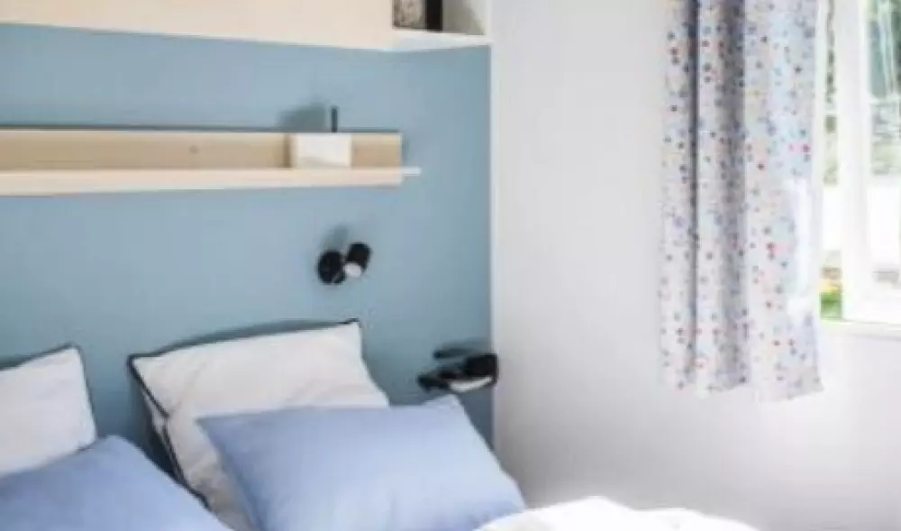 Camping Paradis les 2 er ude af stand.