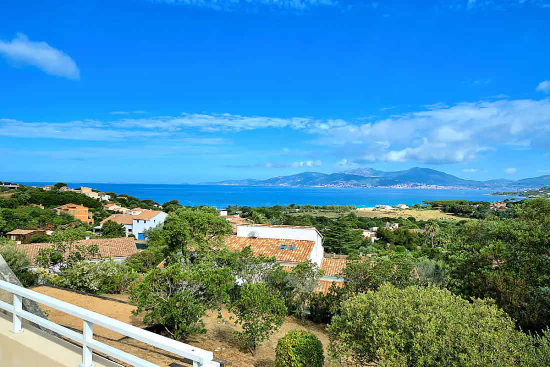 Az Ajaccio öböljének terasza -