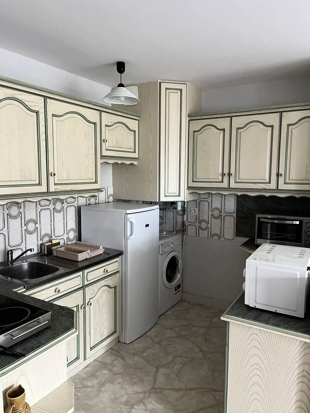 Amiraute Residence