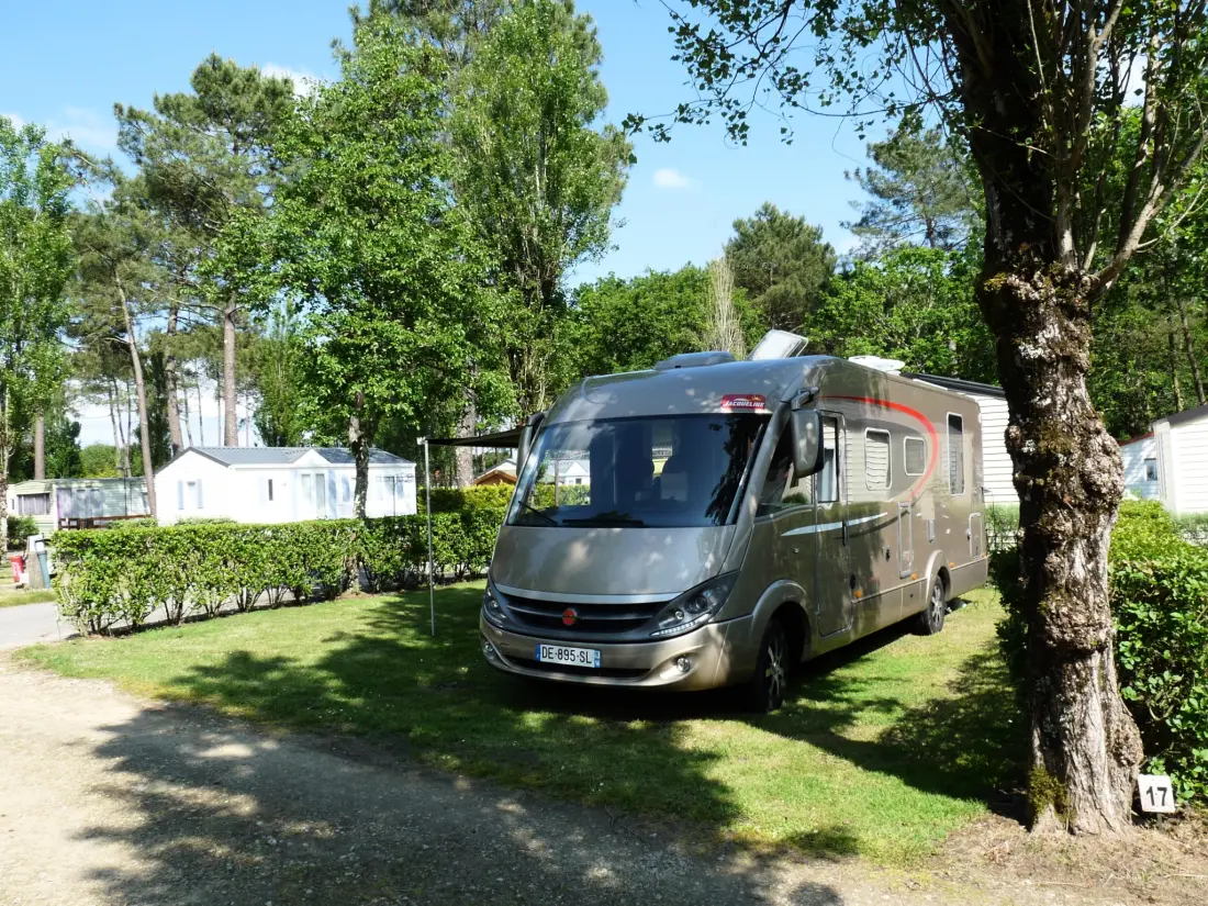 Camping Le Saint Laurent (piscine d'avril à septembre)  3 étoiles★★★