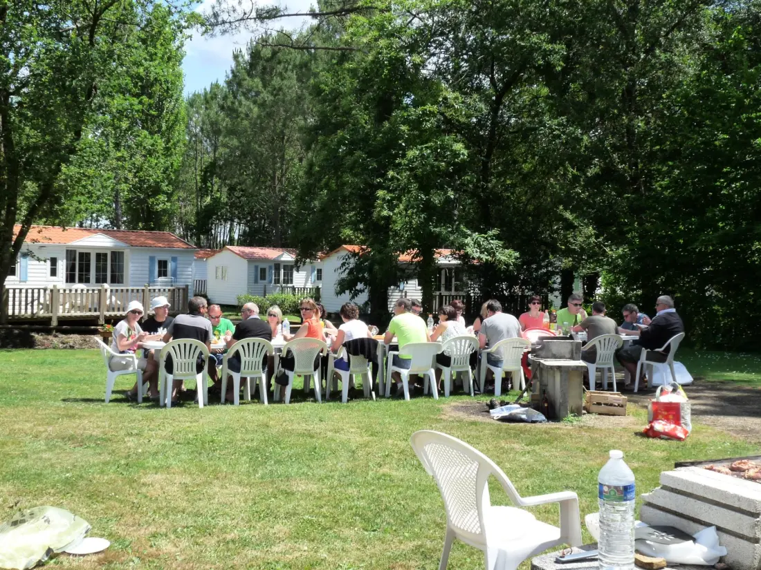 Camping Le Saint Laurent (piscine d'avril à septembre)  3 étoiles★★★