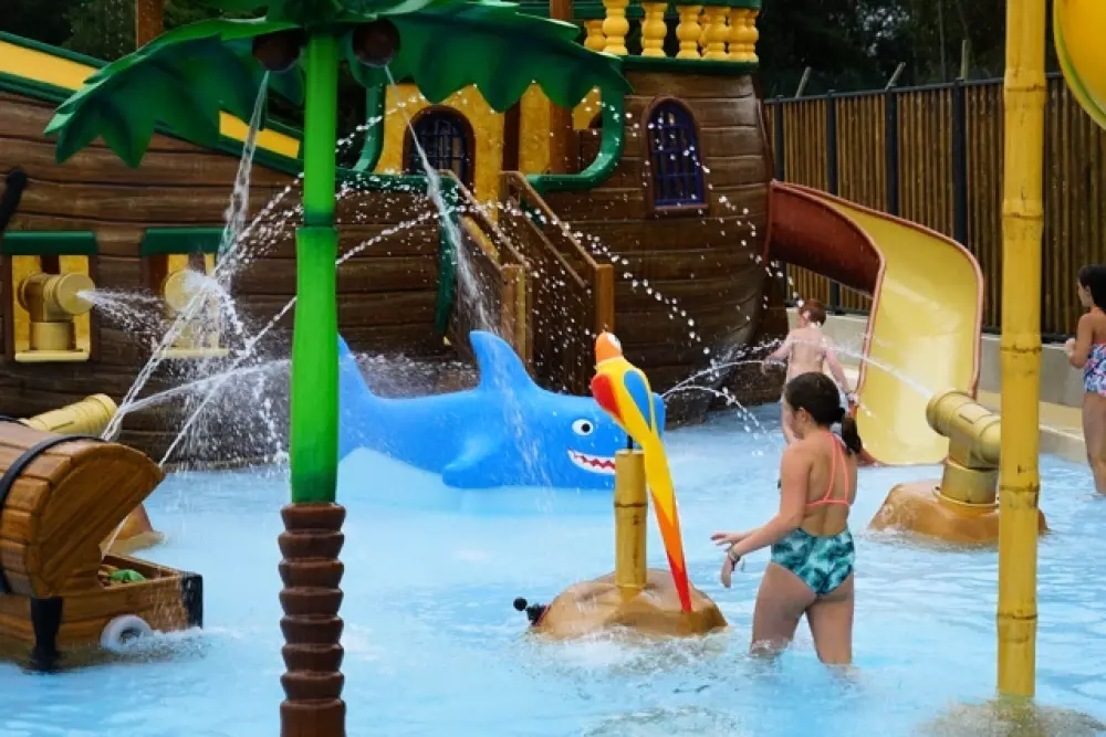 Camping Les Terrasses du Lac4 Stars★★★★