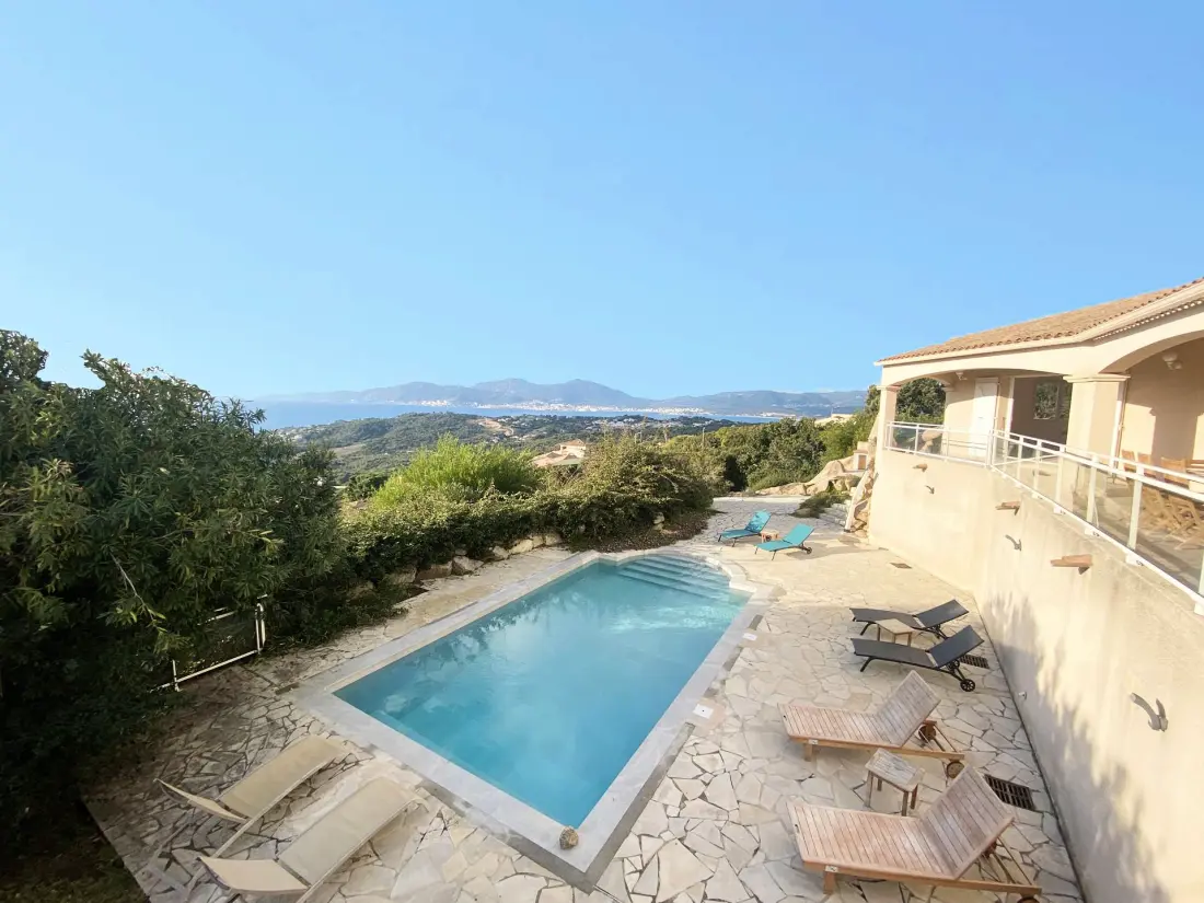 Alzone Residence