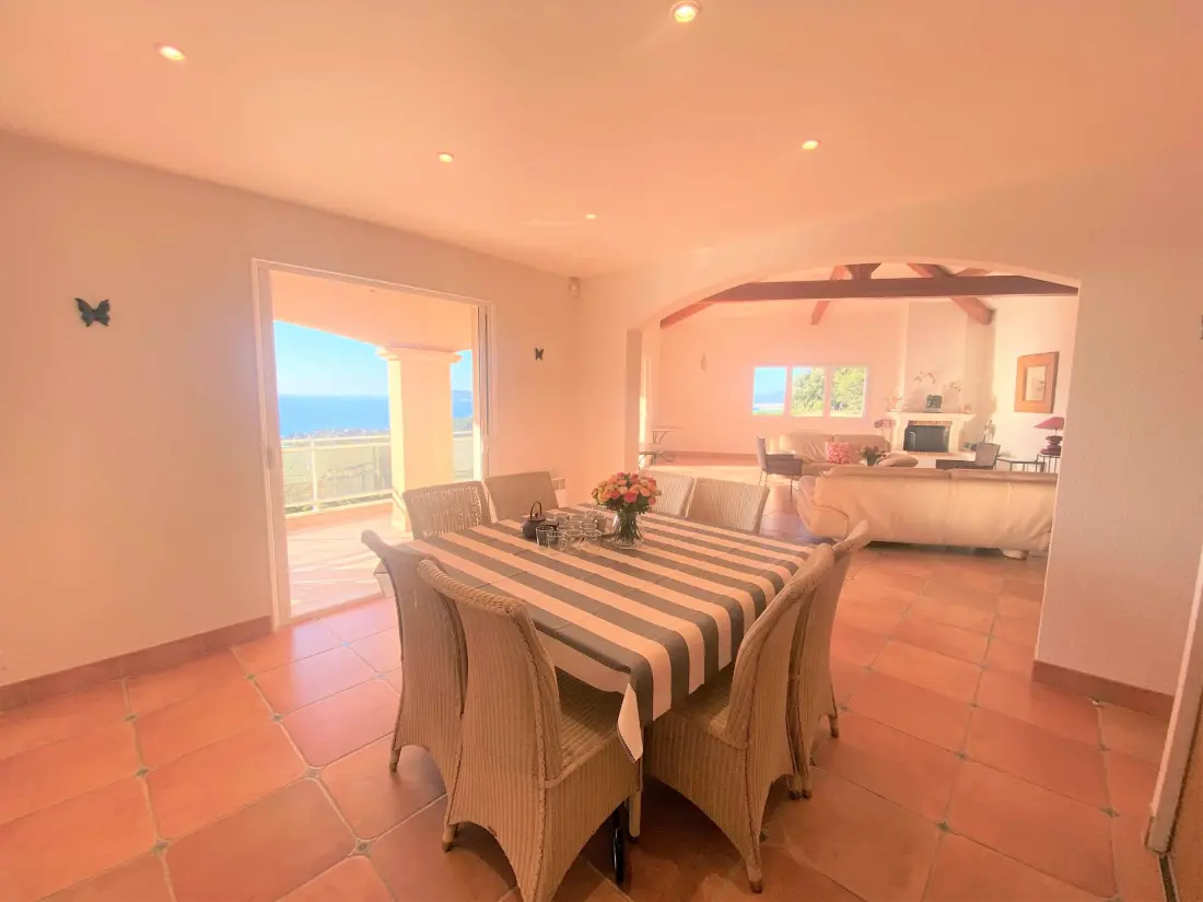 Alzone Residence