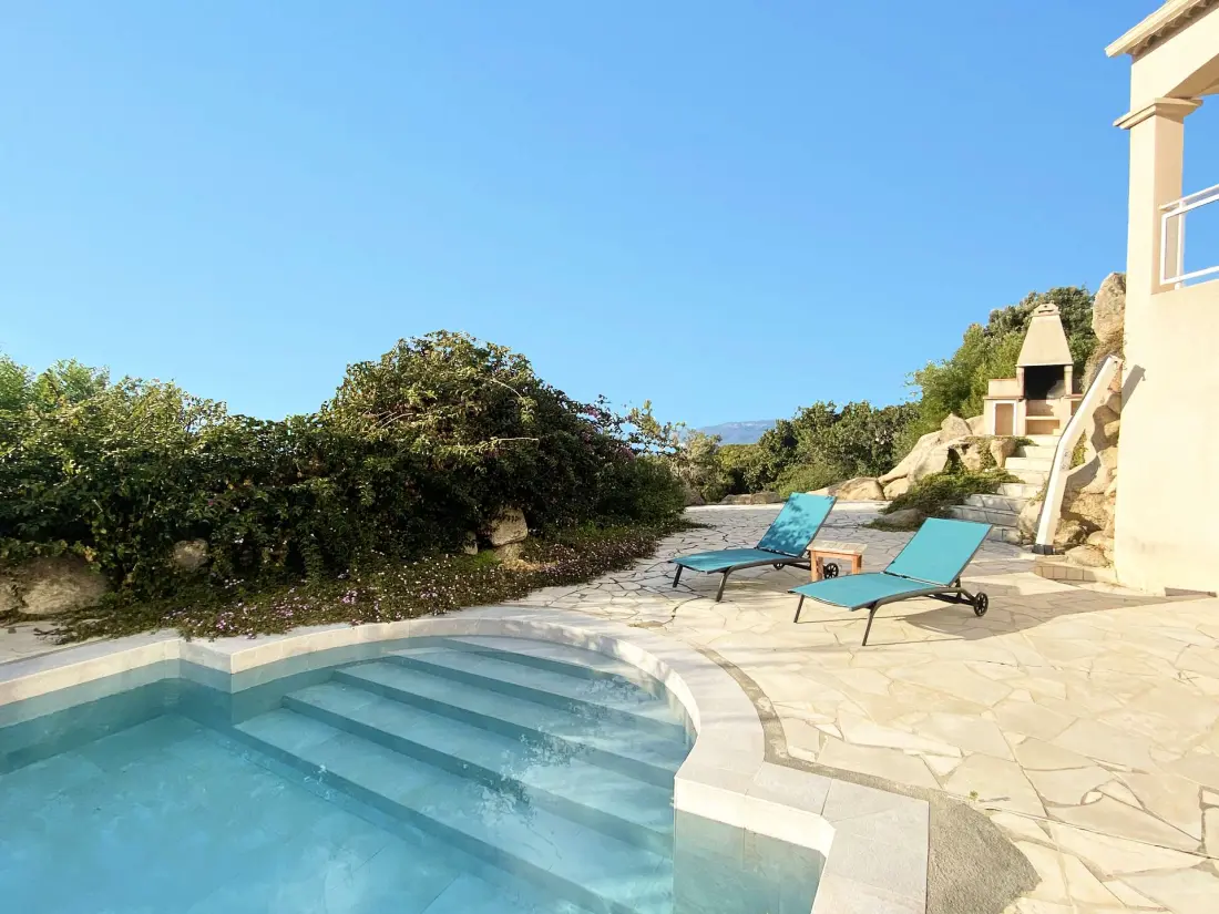 Alzone Residence