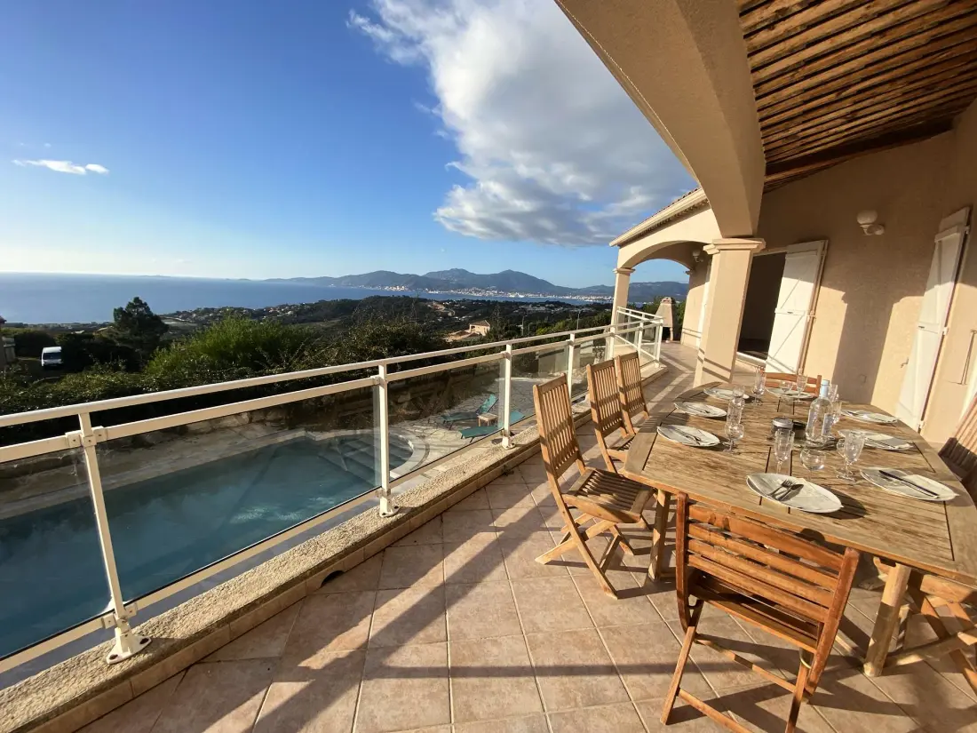 Alzone Residence