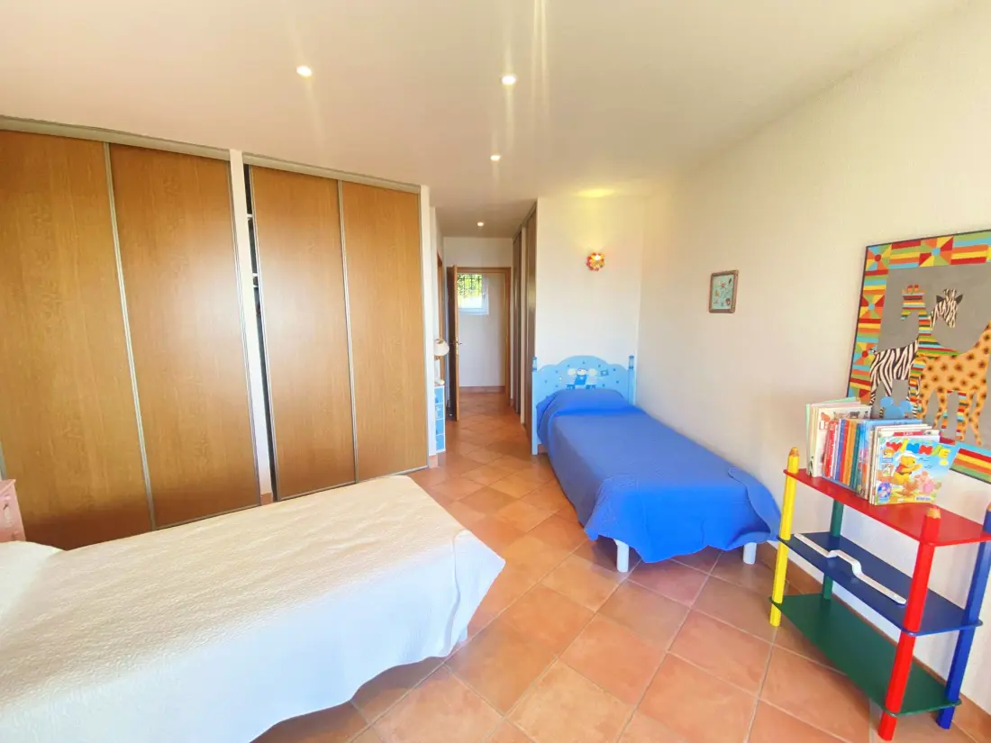 Alzone Residence