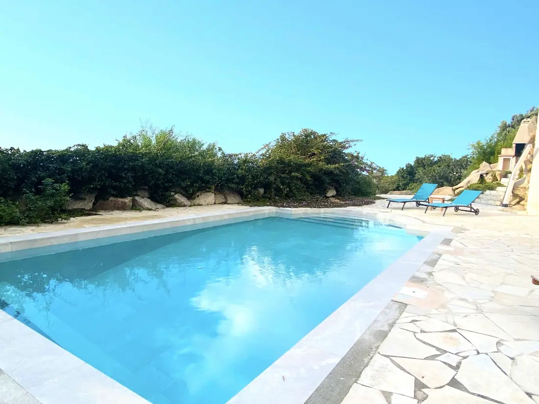 Alzone Residence