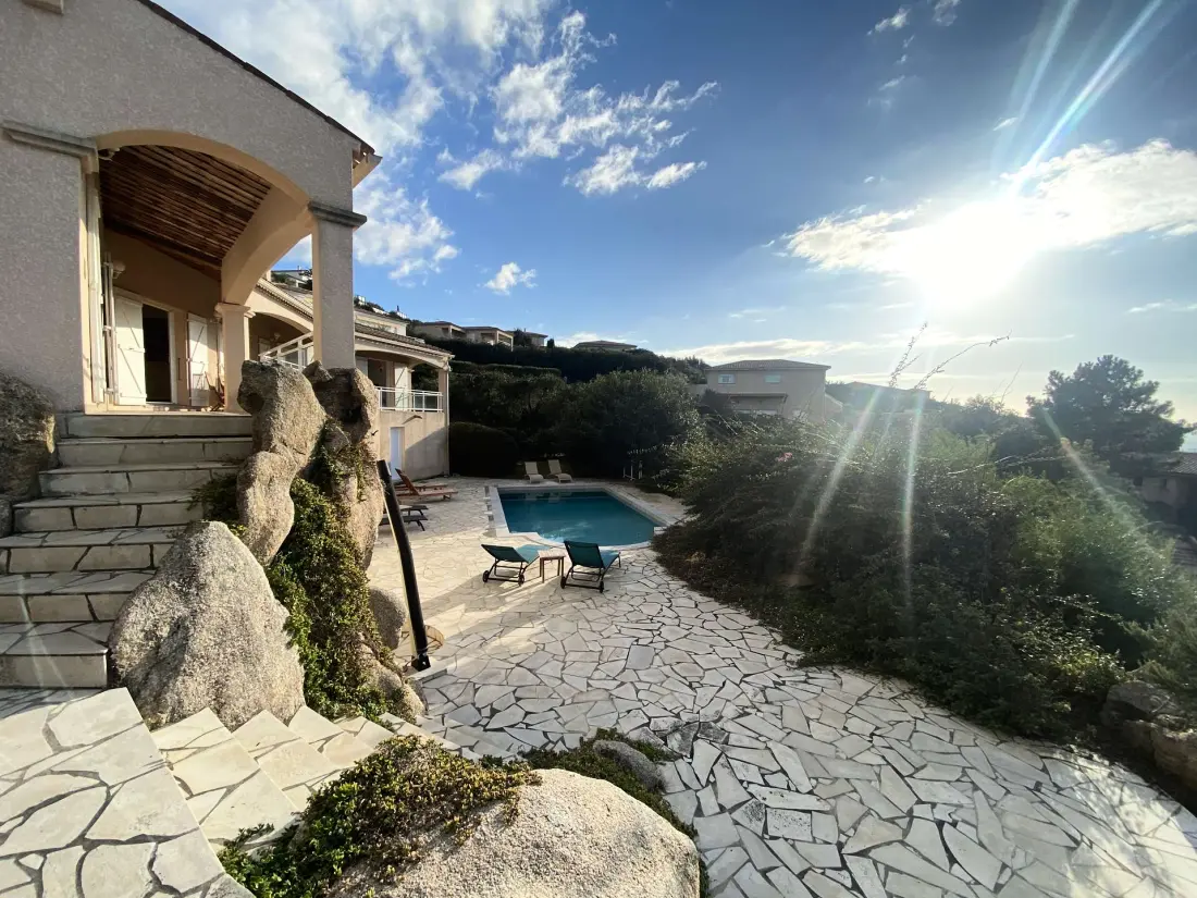 Alzone Residence