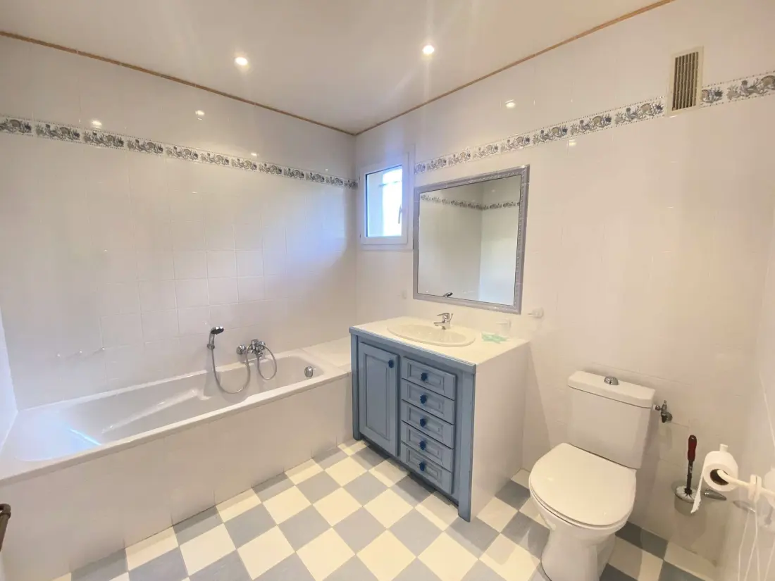 Alzone Residence
