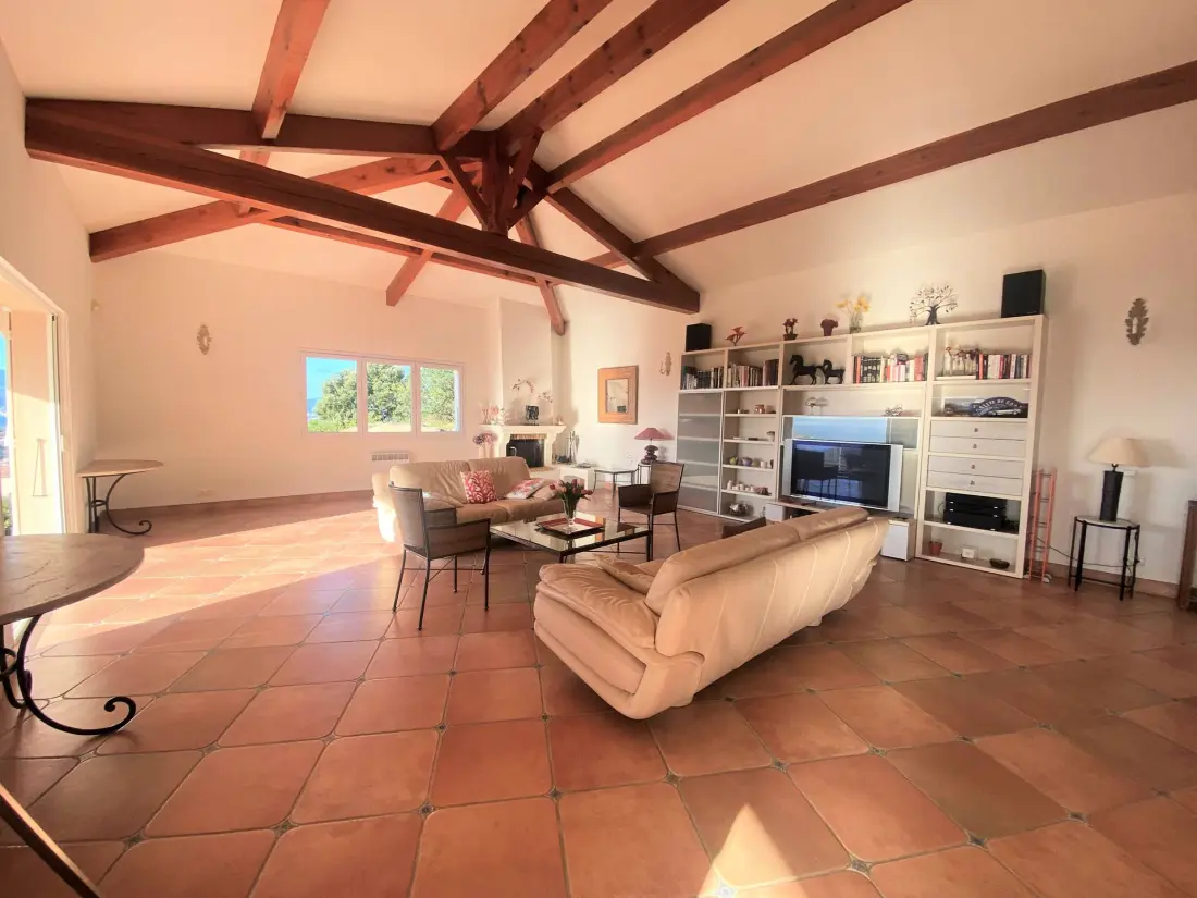Alzone Residence