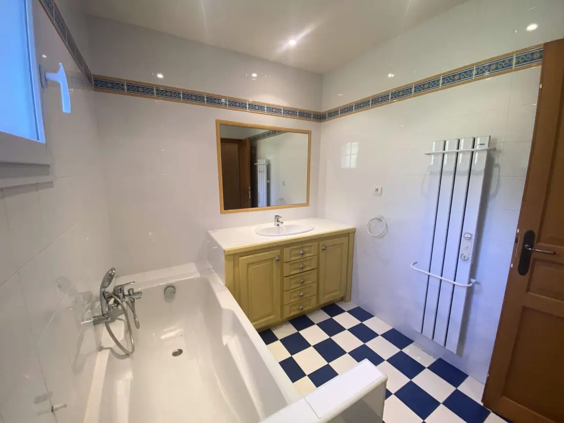 Alzone Residence