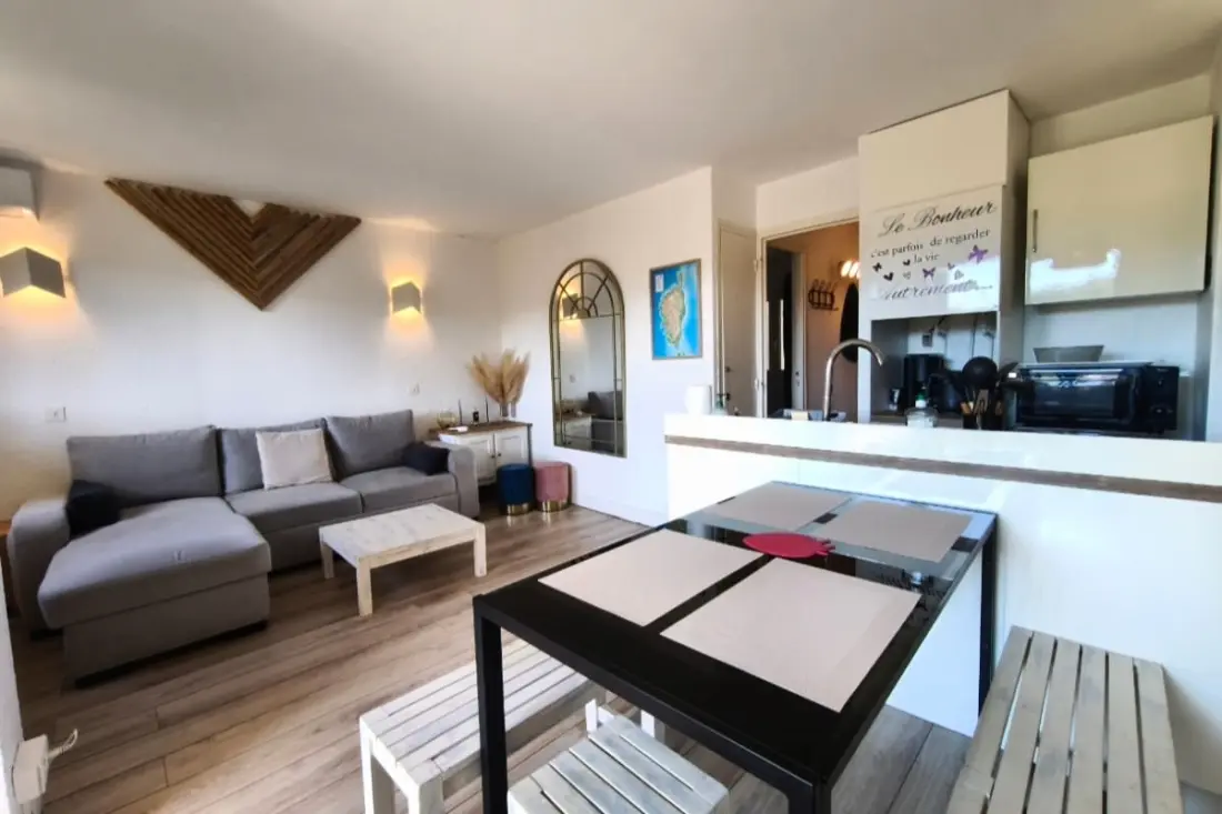 Gyönyörű apartman úszási medencével, 10 perc De La Plage