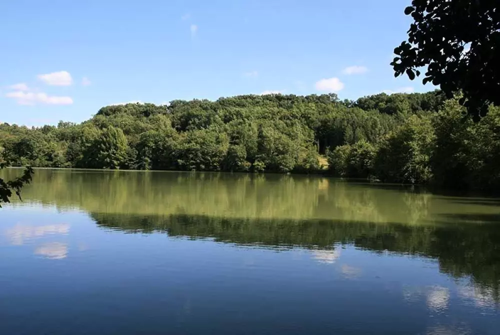 Domaine du Lac de Neguenu2 Sterne★★