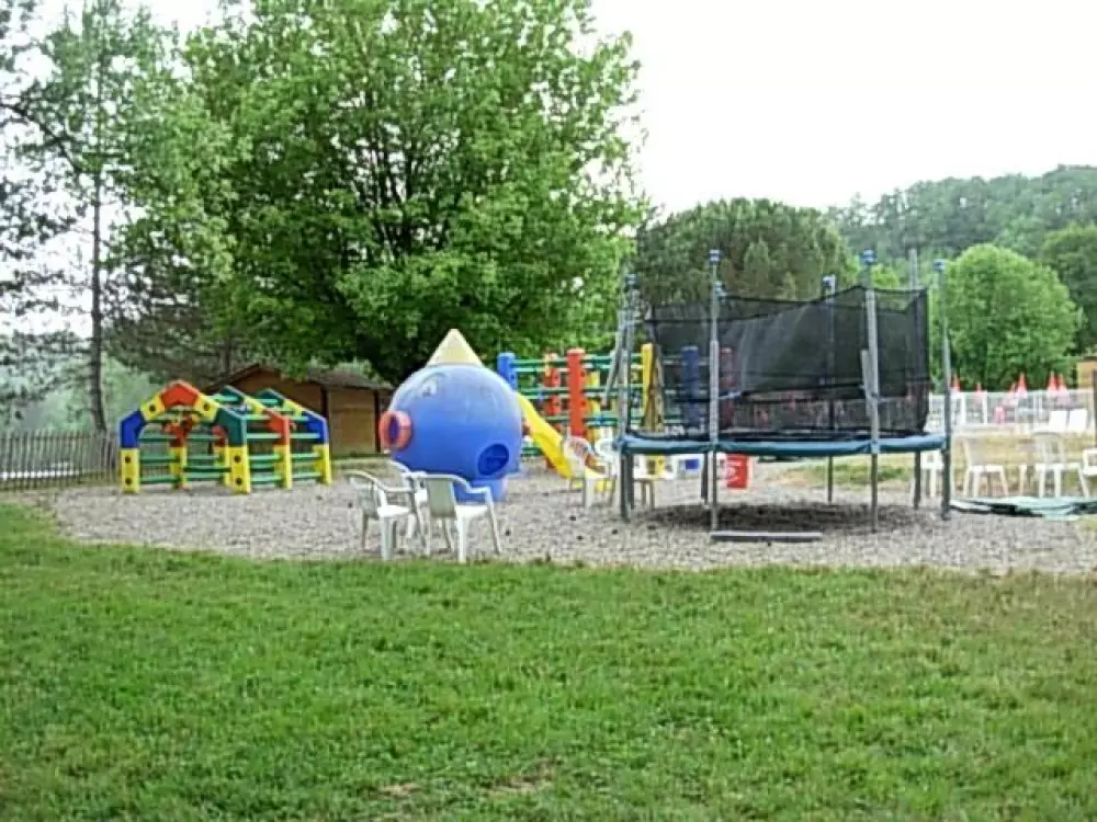 Domaine du Lac de Neguenu2 Sterne★★