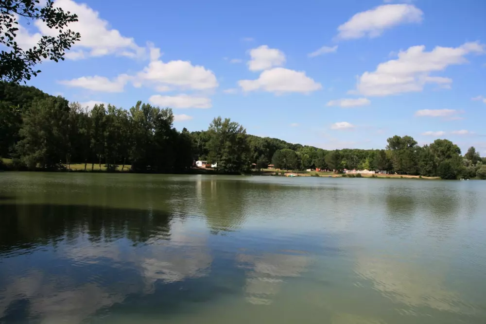 Domaine du Lac de Neguenu2 Sterne★★