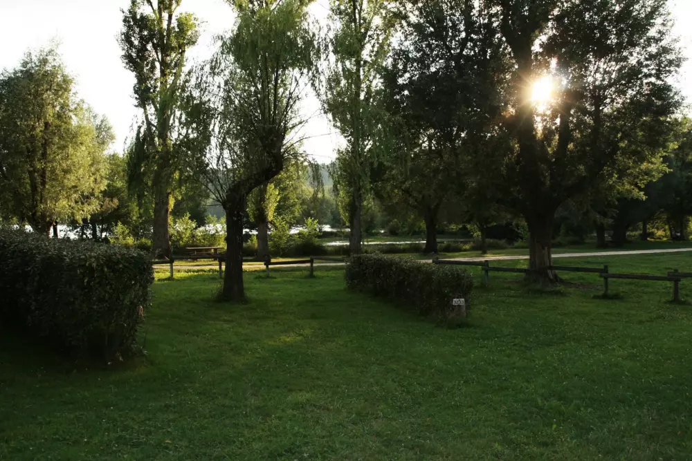 Domaine du Lac de Neguenu2 Sterne★★