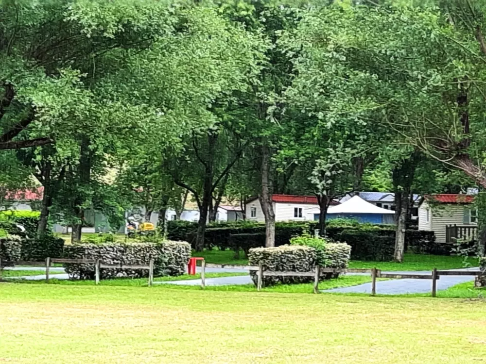 Domaine du Lac de Neguenu2 Sterne★★