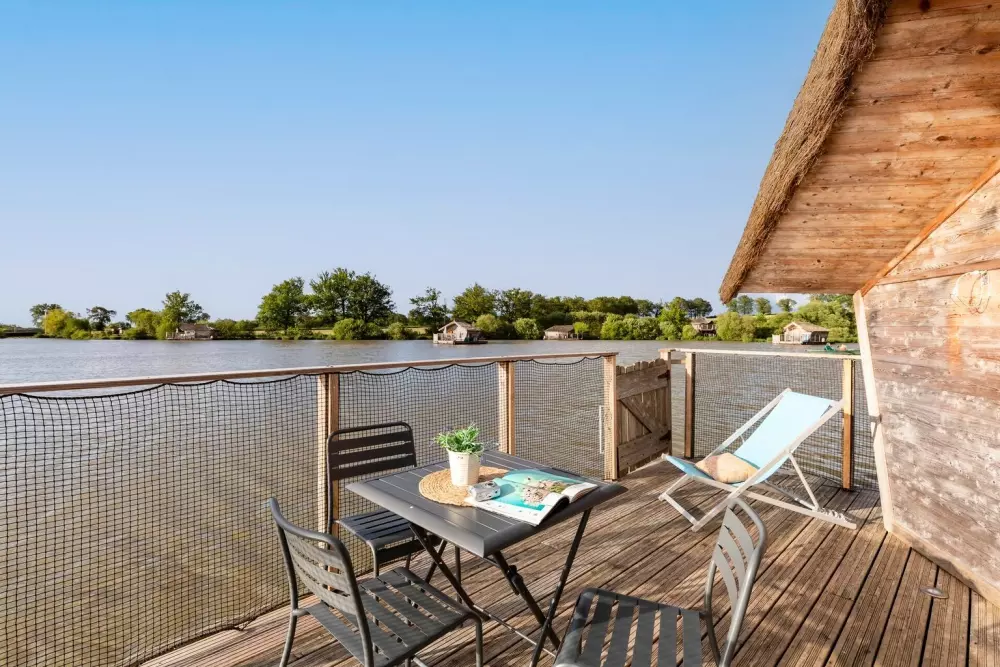 Village Floating Pressac2 Stjerner★★