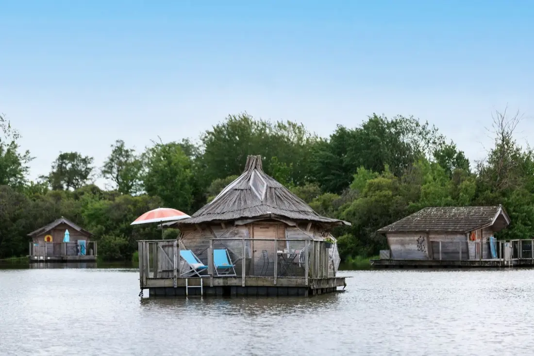 Village Floating Pressac...