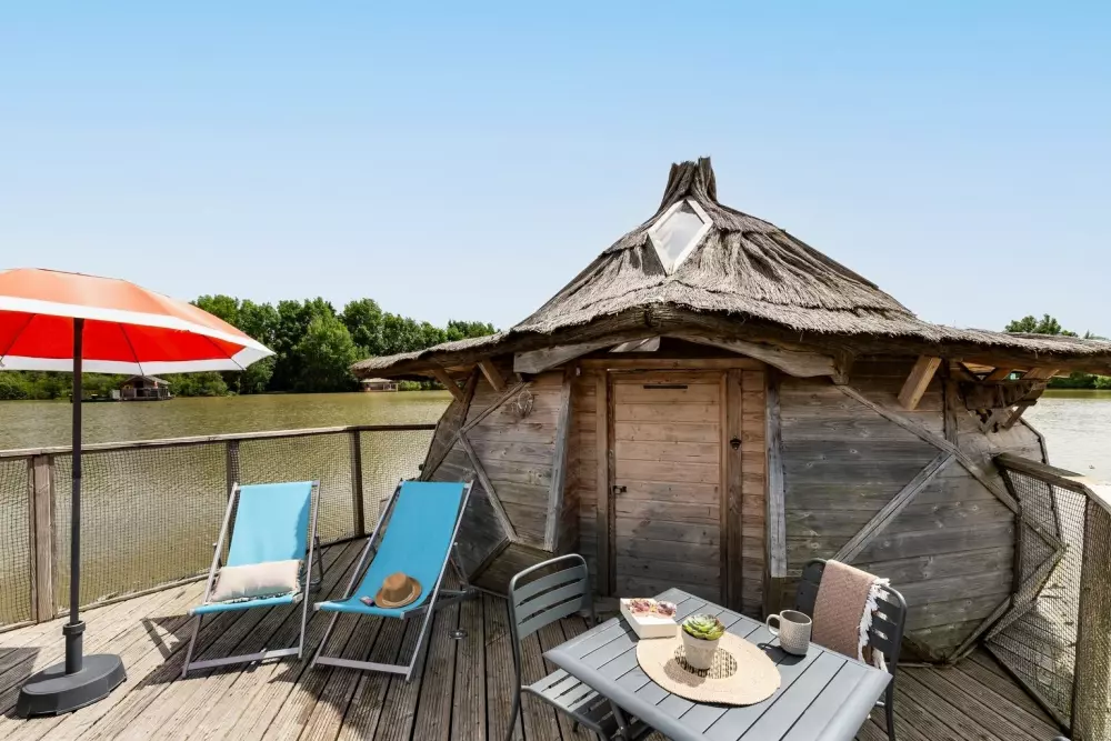 Village Floating Pressac2 Stjerner★★