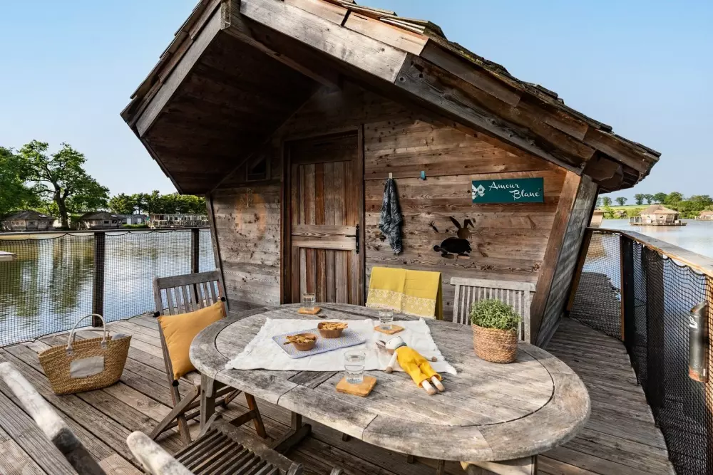 Village Floating Pressac2 Stjerner★★