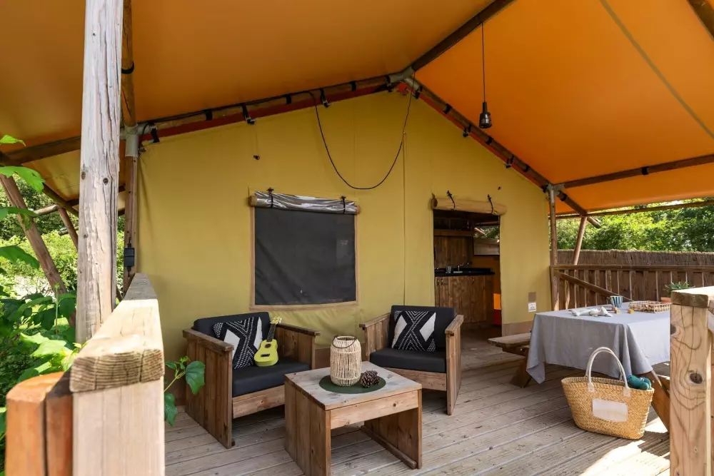 Village Floating Pressac2 Stjerner★★