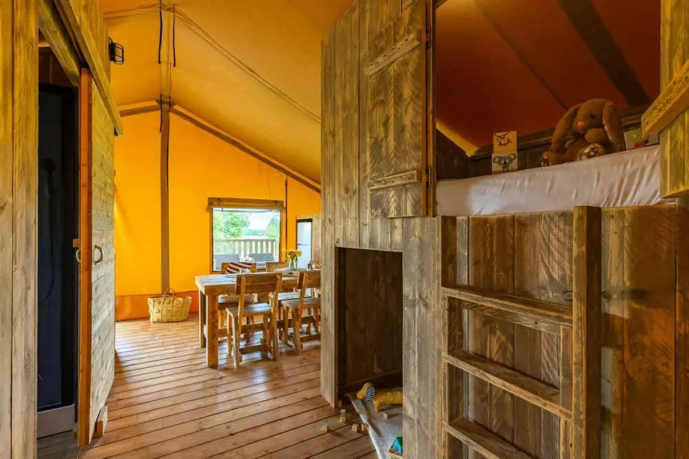 Village Floating Pressac2 Stjerner★★