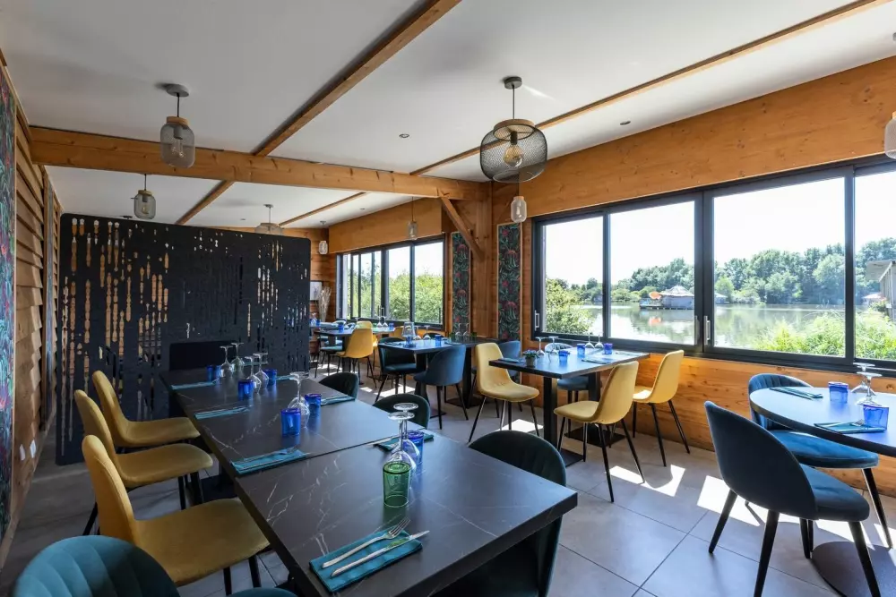 Village Floating Pressac2 Stjerner★★