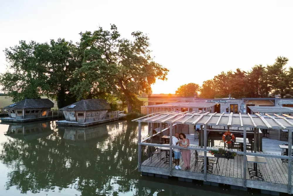 Village Floating Pressac2 Stjerner★★