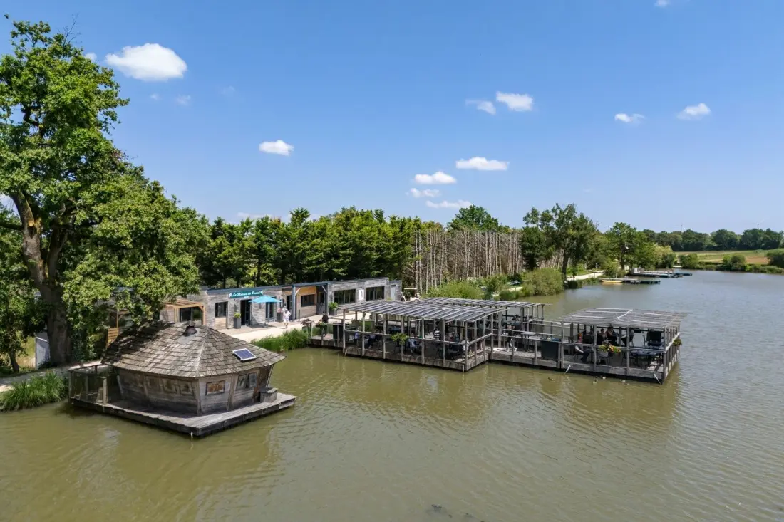Village Floating Pressac...