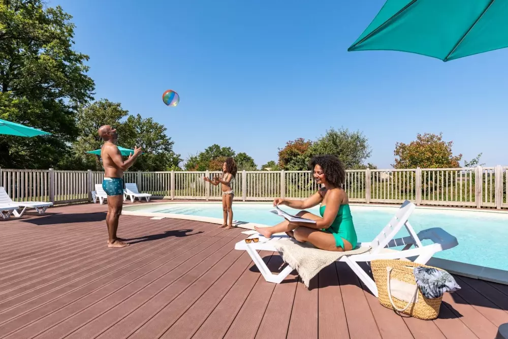 Village Floating Pressac2 Stjerner★★