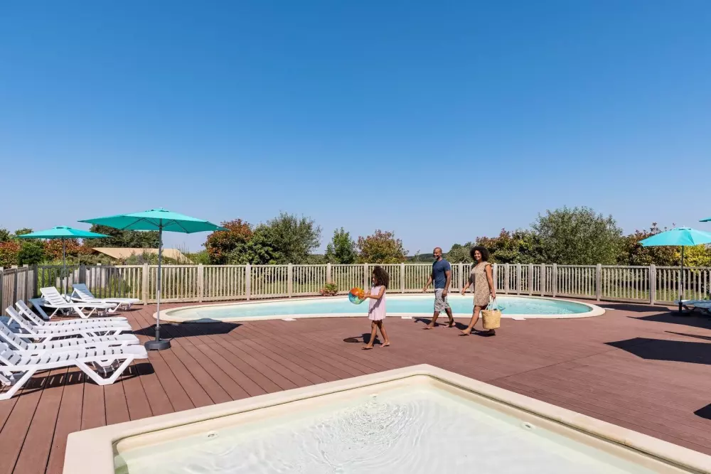 Village Floating Pressac2 Stjerner★★