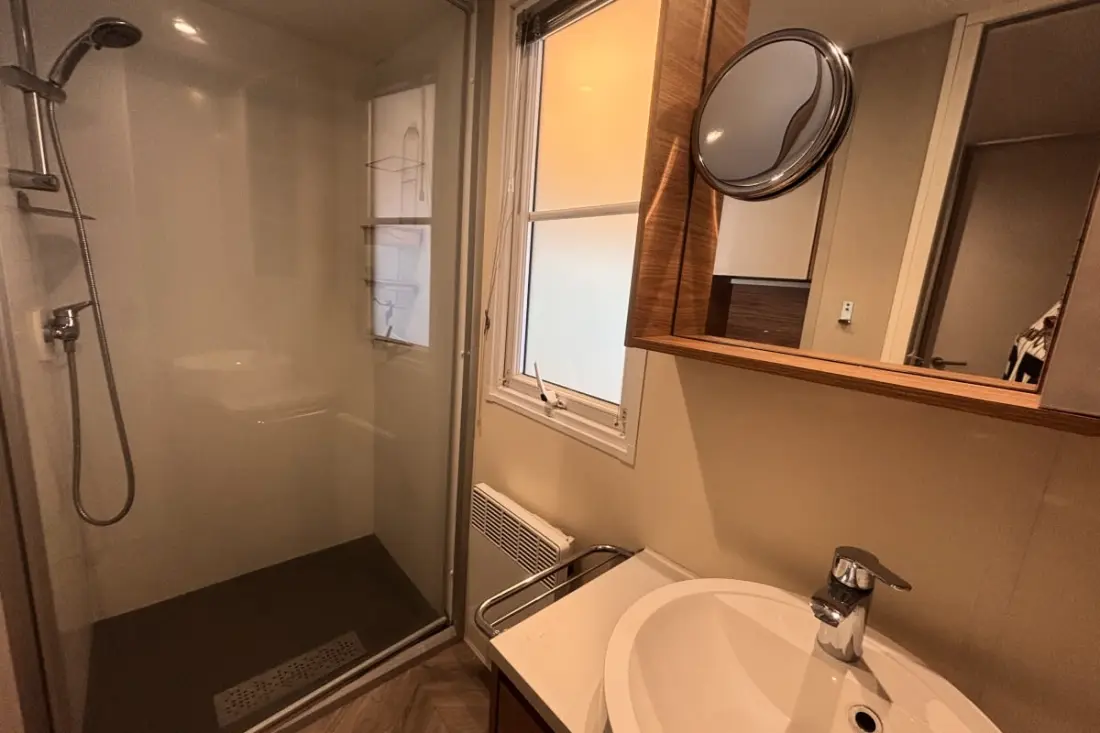 Chalet in 5 star domain with swimming pool
