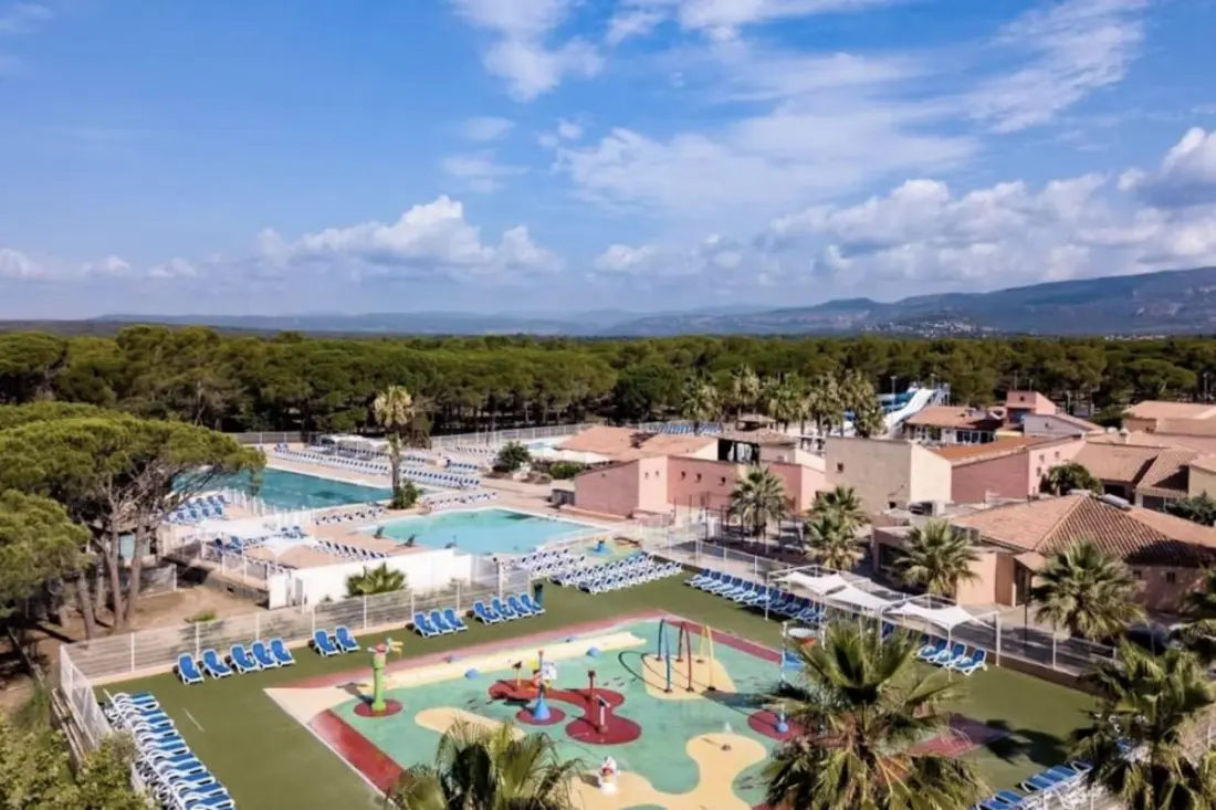 Chalet in 5 star domain with swimming pool