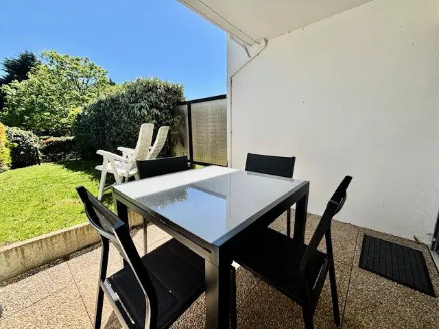 Residence úszómedence és strand