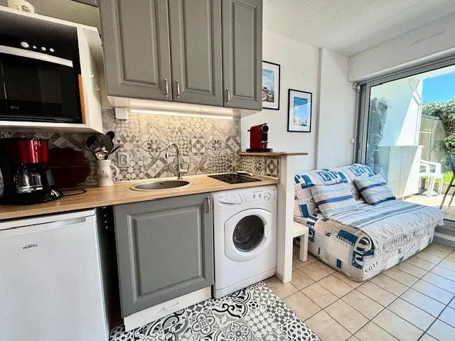 Residence úszómedence és strand