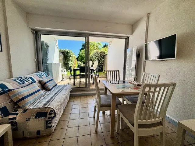Residence úszómedence és strand
