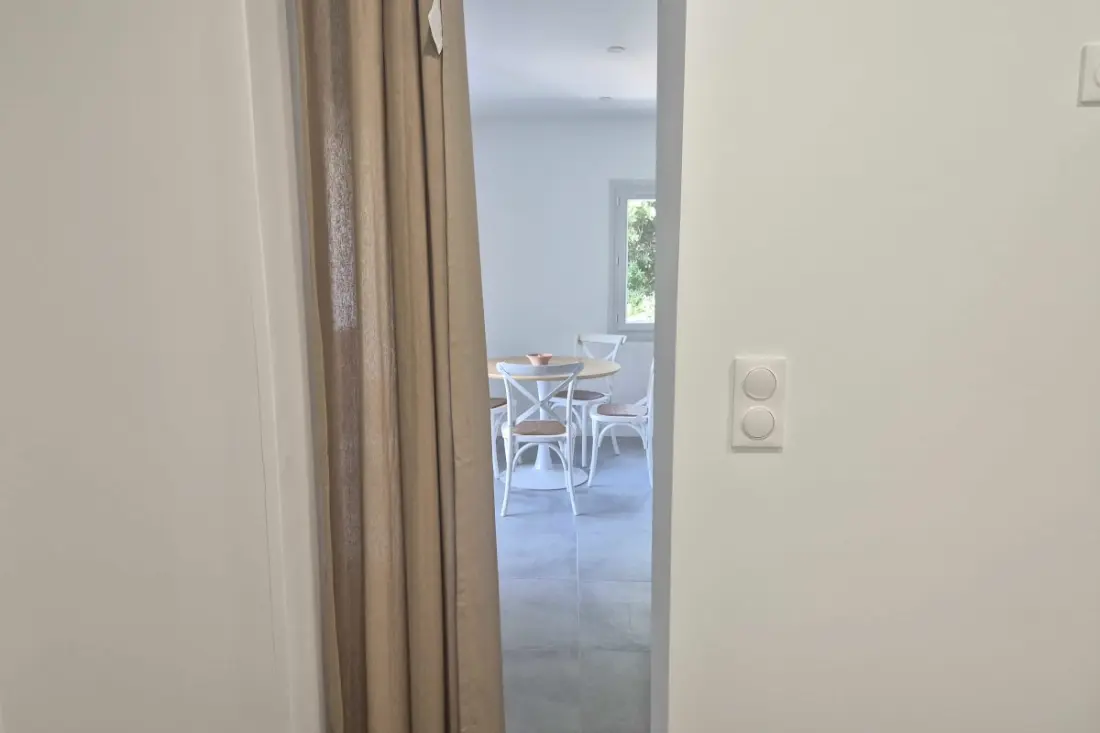 Családi apartman terasszal a tenger közelében