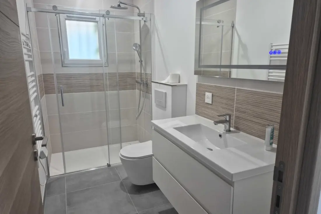 Családi apartman terasszal a tenger közelében