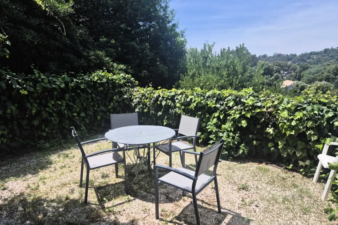 Családi apartman terasszal a tenger közelében