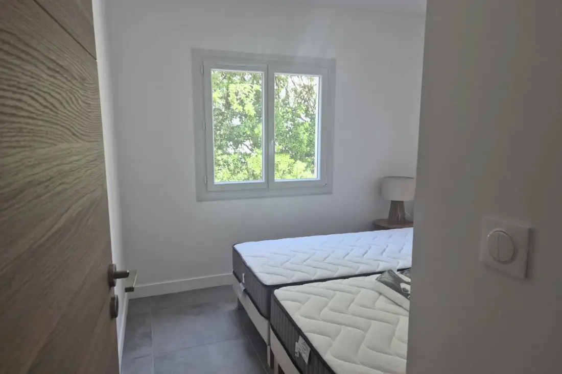 Családi apartman terasszal a tenger közelében