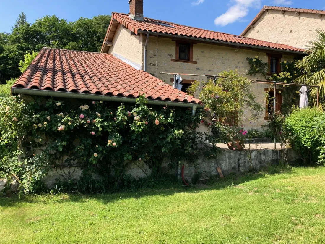 Gîte de France De kat die op 3 oren vist