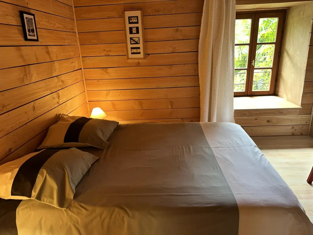 Gîte de France De kat die op 3 oren vist