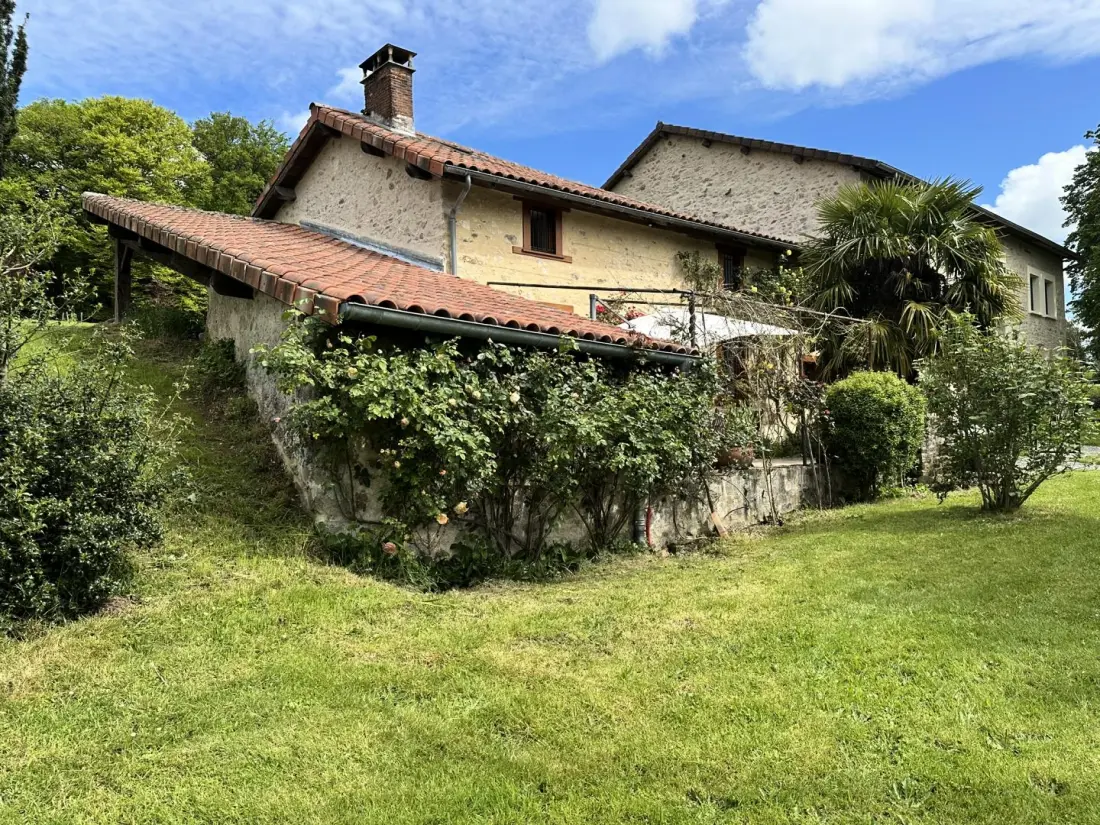 Gîte de France De kat die op 3 oren vist