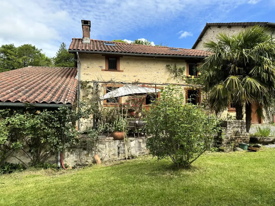 Gîte de France De kat die op 3 oren vist