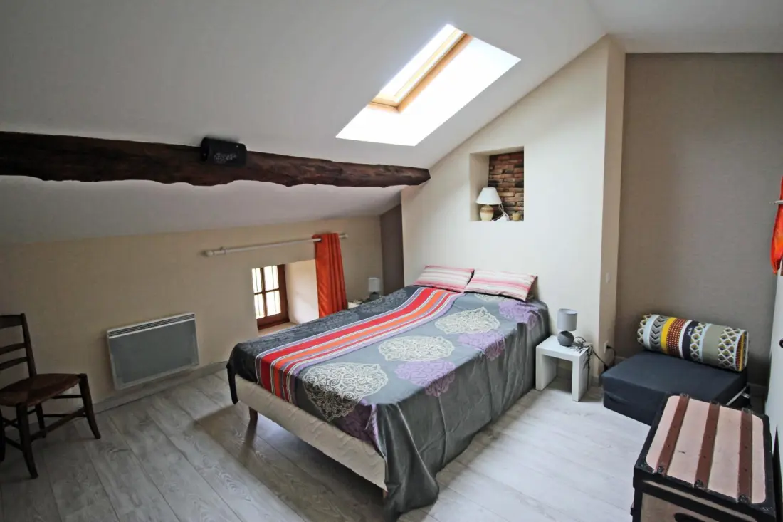 Gîte de France De kat die op 3 oren vist