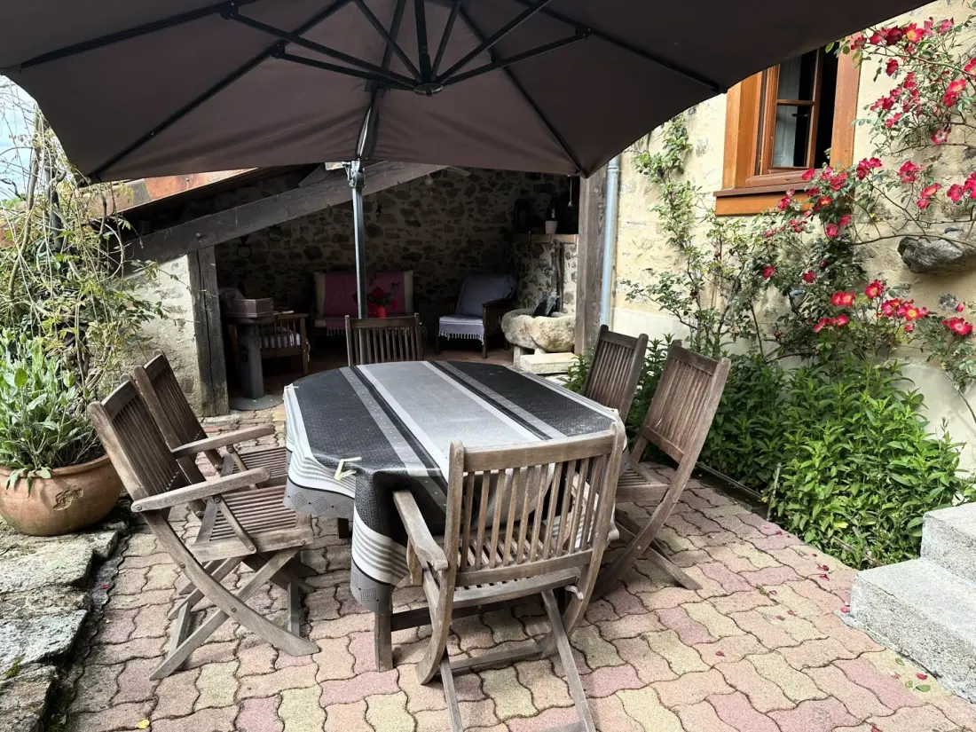 Gîte de France De kat die op 3 oren vist