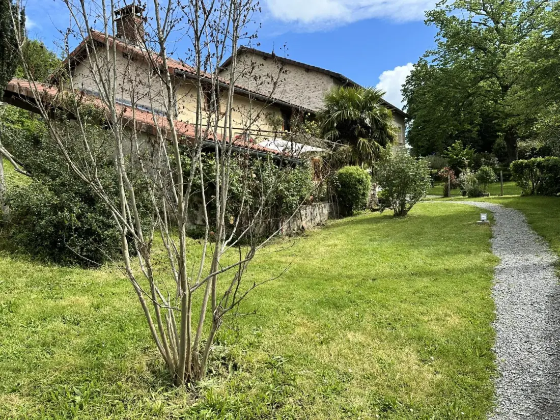 Gîte de France De kat die op 3 oren vist